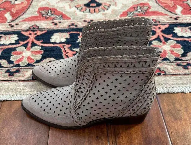 Cecelia New York Leather Cutout Scalloped Edges Ankle Boot Gray Size 7