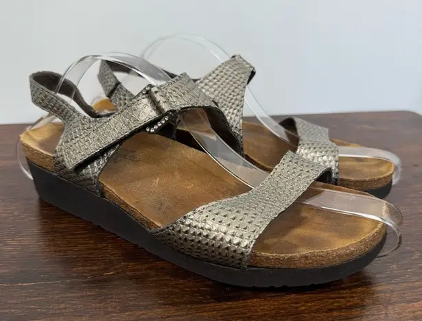Naot silver metallic leather sandal size 39 1.5" Heel Tan