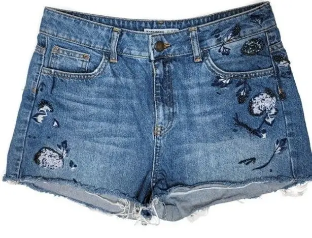 ZARA  basics beaded embroidered denim jean shorts with a raw hem size 6.