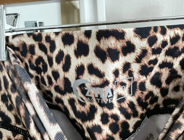 Zyia Active Leopard Scrunch Butt 7/8 Length Leggings