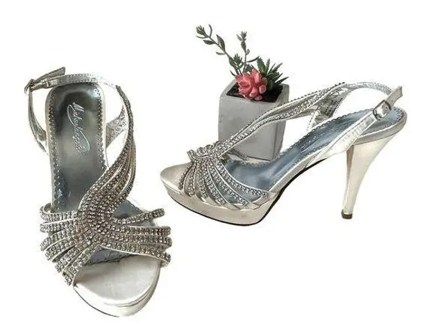 Michaelangelo Donatella Brivory Heeled Sandals Size 7.5M White Crystals Strappy