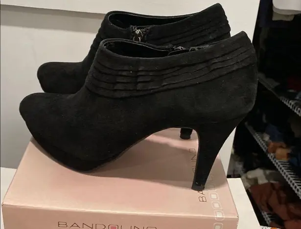 Bandolino Black suede booties Size 7.5