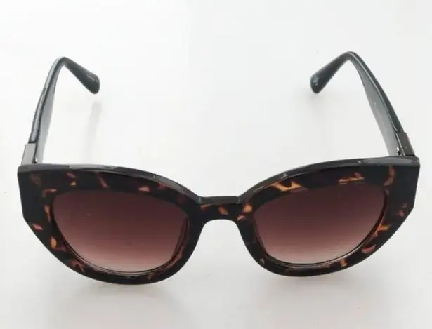 Cole Haan Cat Eye Tortoise Shell Sunglasses Brown Tan Dark Lens Non Prescription