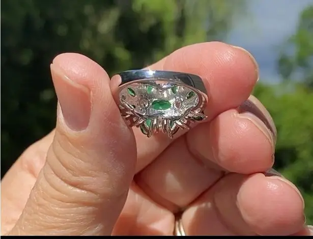 Cocktail Ring Flashes with Emerald Green and Clear Crystals