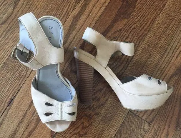 Hinge Nude Heels 6.5