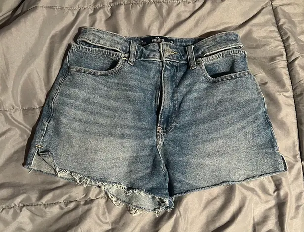 Hollister Ultra High-Rise Mom Shorts