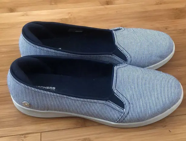 Skechers Sketchers Air Cooled Goga Mat On The Go Slip On Women’s Size 9.5 Blue & White