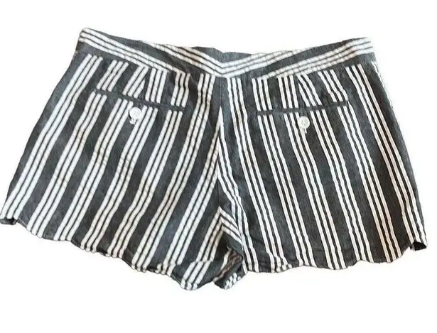 Club Monaco EUC Gray White Stripe Scallop Hem Shorts