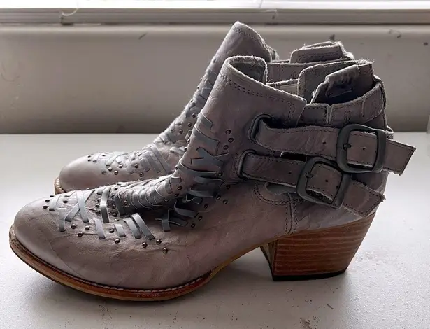 Caterpillar Catepillar Cheyenne Purple Buckle Studded Boots