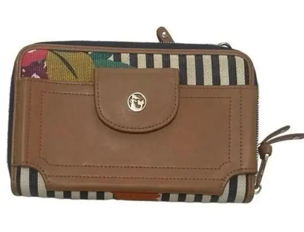 Spartina 449
Shelter Cove Multi Phone Crossbody 7.5x5