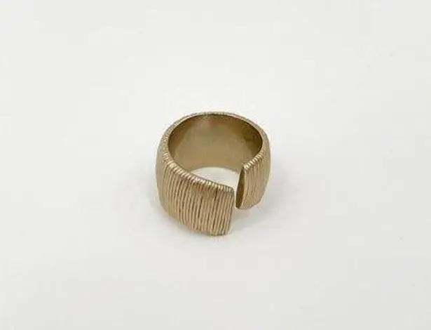 Kenneth Cole  Gold Ring Textured Lines Twist Boho Bohemian ChunkyClassic Jewelry