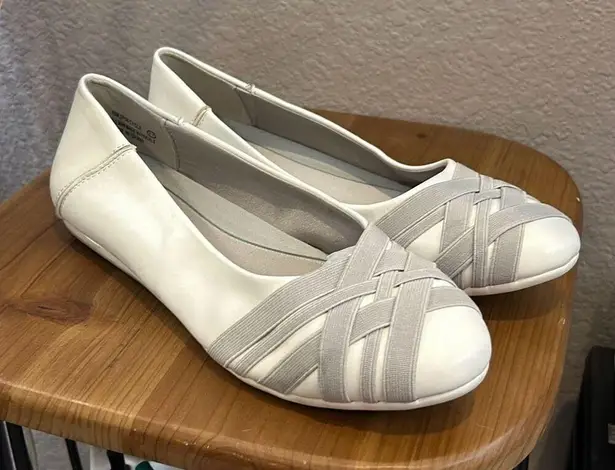 Aerosoles  White/gray flats size 10