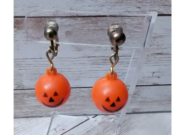 Vintage Clip On Earrings