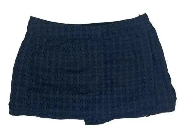 CAbi  100% cotton navy eyelet skort with side zip closure; style# 5111; size 6