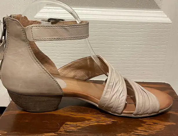 Miz Mooz NYC Leather Heeled Cassie Sandals Ivory Cream EU 38 US 7.5-8