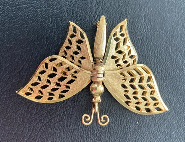 Vintage Butterfly Brooch with Articulated wings Gold