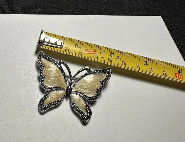 Avon Whispering Wings Enamel Butterfly Insect Cream Enamel Gold Tone Brooch Pin