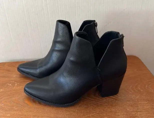 Sun * Stone Women’s Block Ankle Boots Black Sz 7 / 38 SKU 2873