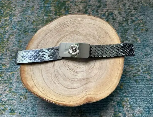 Weatherproof Vintage silver chain link stretch belt with floral buckle, one size