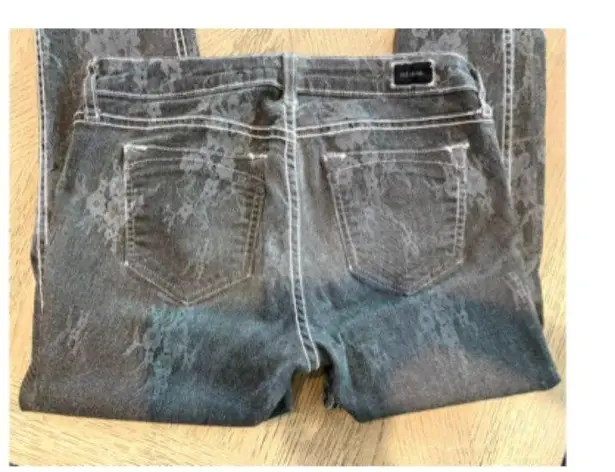 Bleulab Like new reversible cropped skinny jeans. Fits size 4