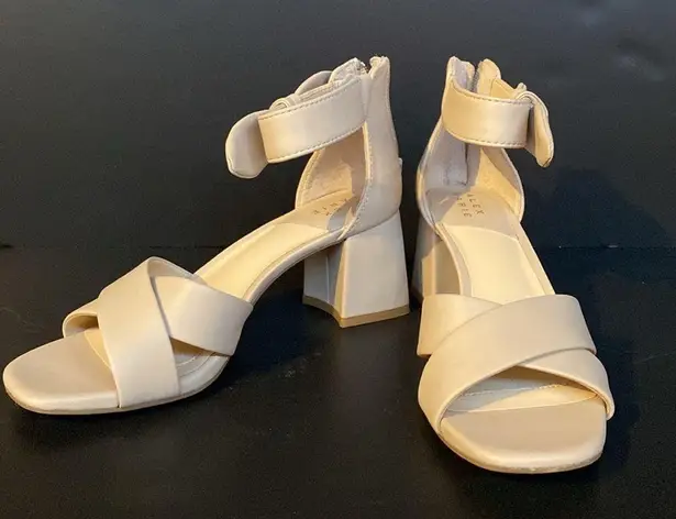 Alex Marie Adeline Leather Bow Block Heel Sandals Bisque Sz 6