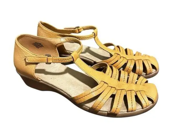 Easy Spirit Women's Ryanne Flat Fisherman Sandal, Brown, 9.5M US