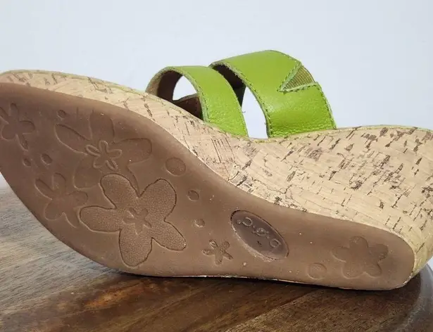 b.o.c. Green Leather Cork Sole Wedge Sandals Size 9 Green Leather Wedges