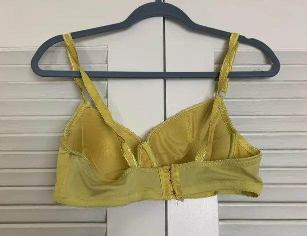 36C Yellow plunge Pinup padded bra Size undefined