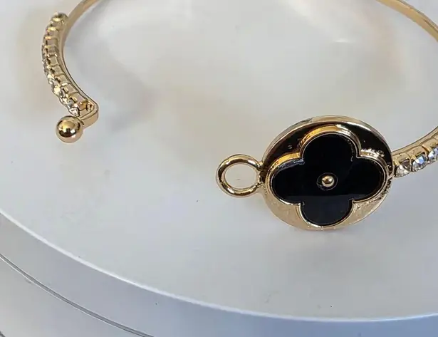 Gold Bangle Bracelet Quartefoil Flower Clover with Cubic Zirconia