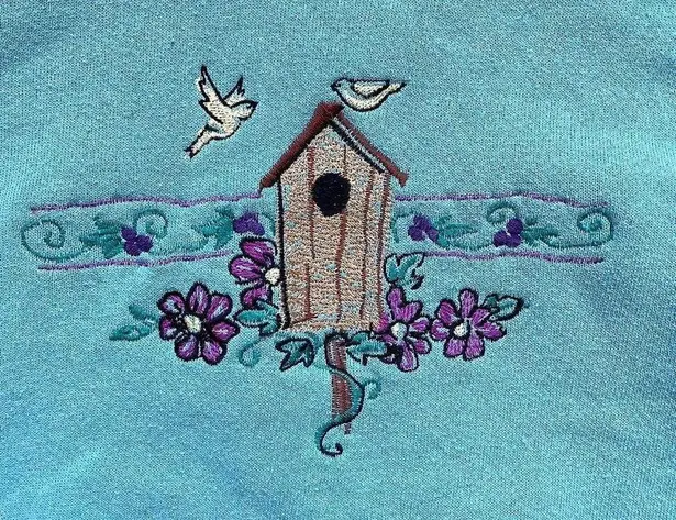 Top Stitch Blue Birdhouse Crewneck Size M