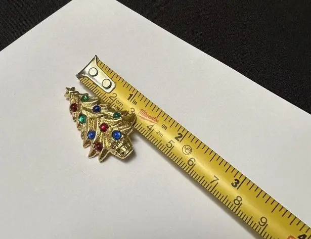 Monet Signed  Multi Color Rhinestone Gold Tone Christmas Tree Brooch Pin NWOT