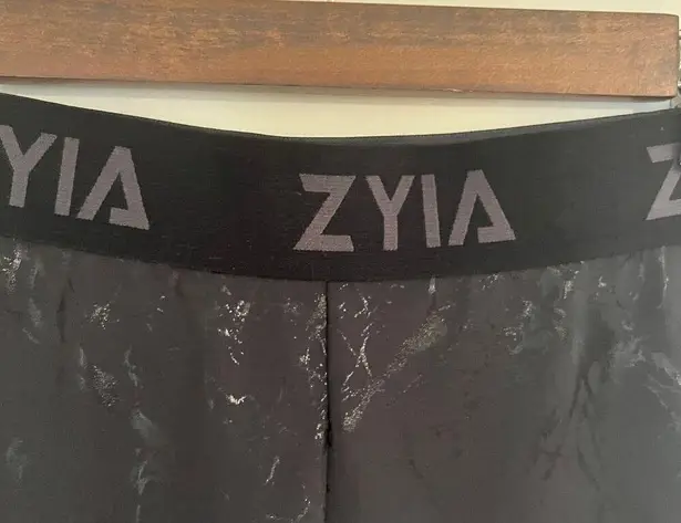 Zyia Active Black Irridescent Work Out Gym Bike Shorts Size Medium