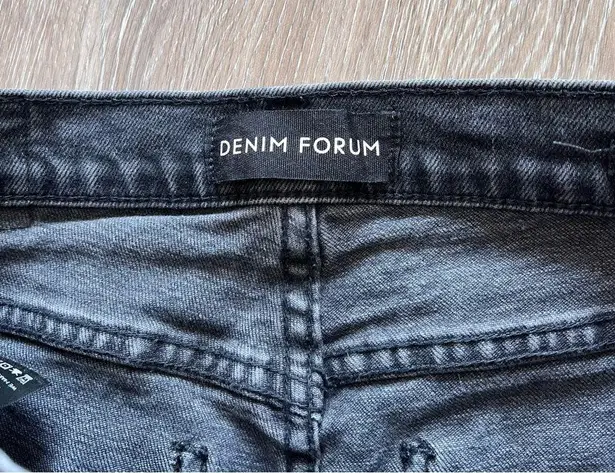 Aritzia  denim Forum the Yoko high rise slim jeans in black