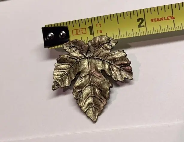 Signed HMK. CDS. Gold Tone Leaf Brooch Pin Metal