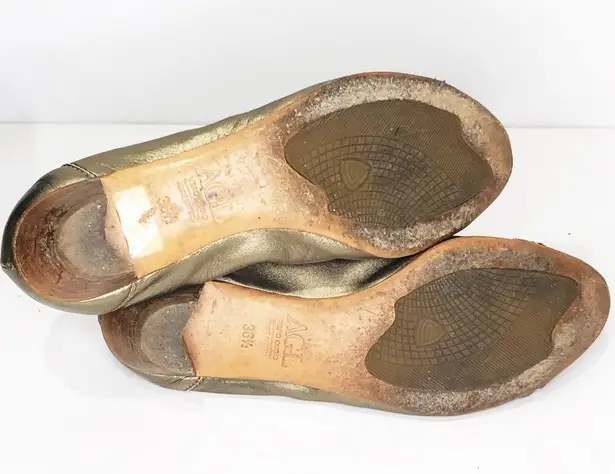 AGL Attilio Giusti Leombruni Pleated Pump Metallic Gold Size 5.5