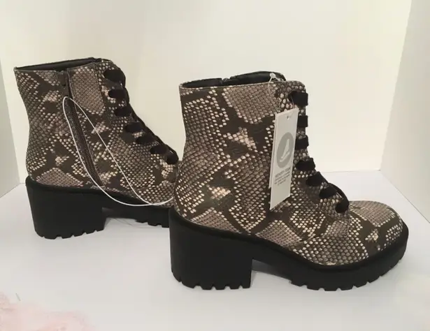 Snake Print Combat Boots, Size 7 Gray