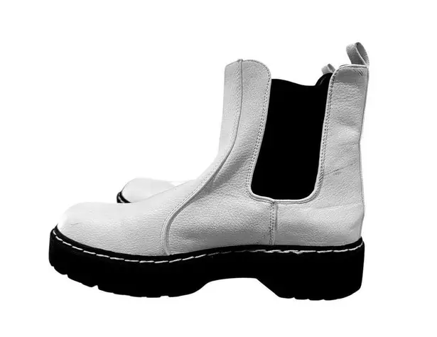 Sincerely Jules Women’s Chunky Chelsea Boots Size 8 Beige Cream Black Lug Sole