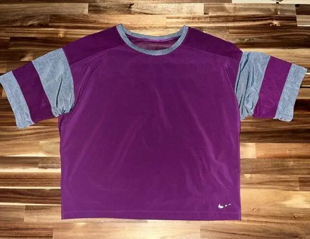 Nike  Dri-Fit Cropped T-Shirt Size Medium