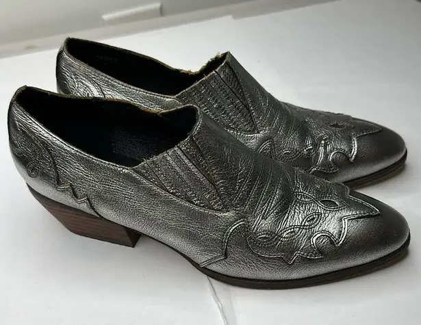 Silent D Tarvita Bootie in Silver Size 10