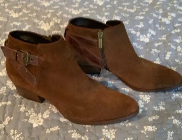 Aquatalia New Farin Brown Suede Boots Booties Side Zip Buckle Heel Size 9