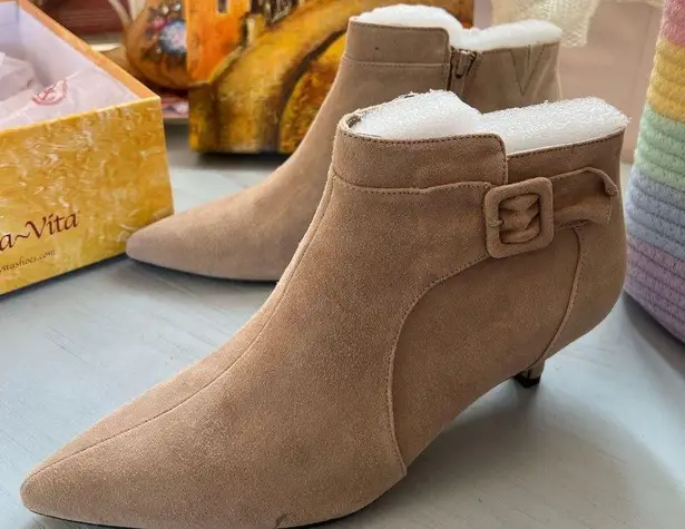Bella Vita Elegant Tan Ankle Boots