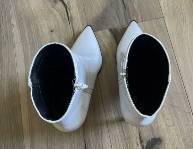 mix no. 6  Dann White Patent Leather Ankle Booties Size 8.5 M Black Heels