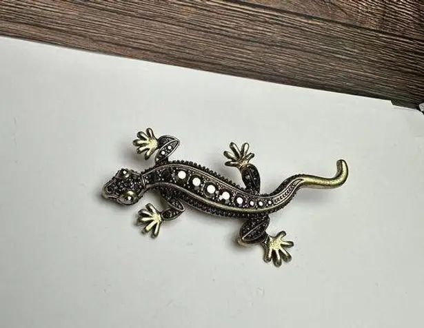 Lia Sophia Rhinestone Lizard Reptile Brooch Pin Gold Tone