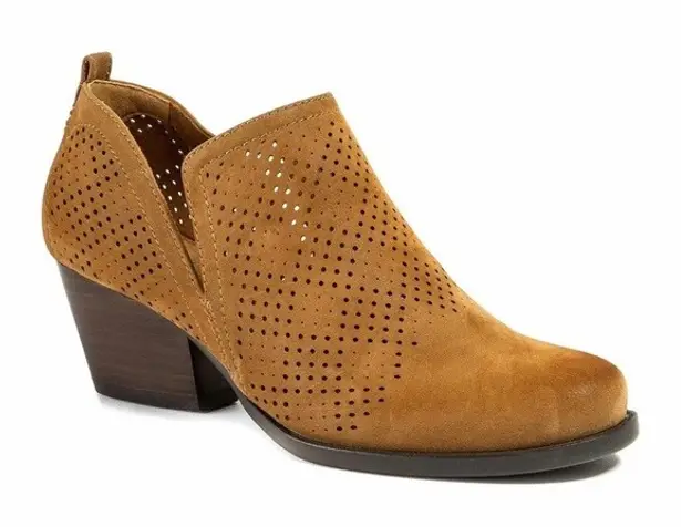 Baretraps Rizzo Perforated Faux Suede Ankle Boots Size 9 Tan Block Heel NEW