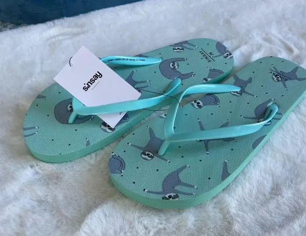 NWT Sloth Motif Flip Flops Size 8.5