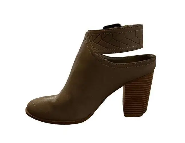 American Eagle  chunky heel bootie