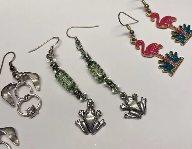 Flamingo Lot Of 3 Earrings Pierced Animals - Dangle Frog / Dog / Bird