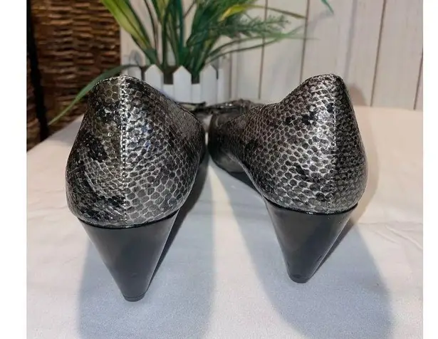 Anne Klein AK  “Madelia” Snake Skin Peep Toe Wedges Silver/Black Tones Size 7M-EU