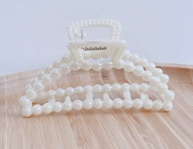 Pearl Hair Claw Clip