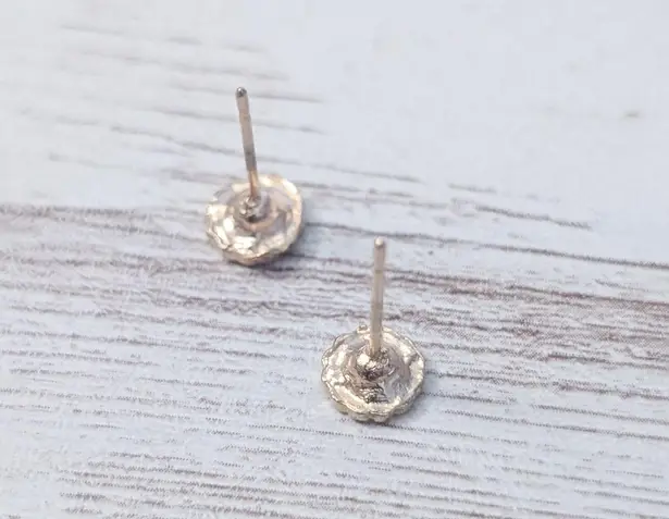 Vintage Stud Earrings For Pierced Ears Dainty White & Gold Tone Flower